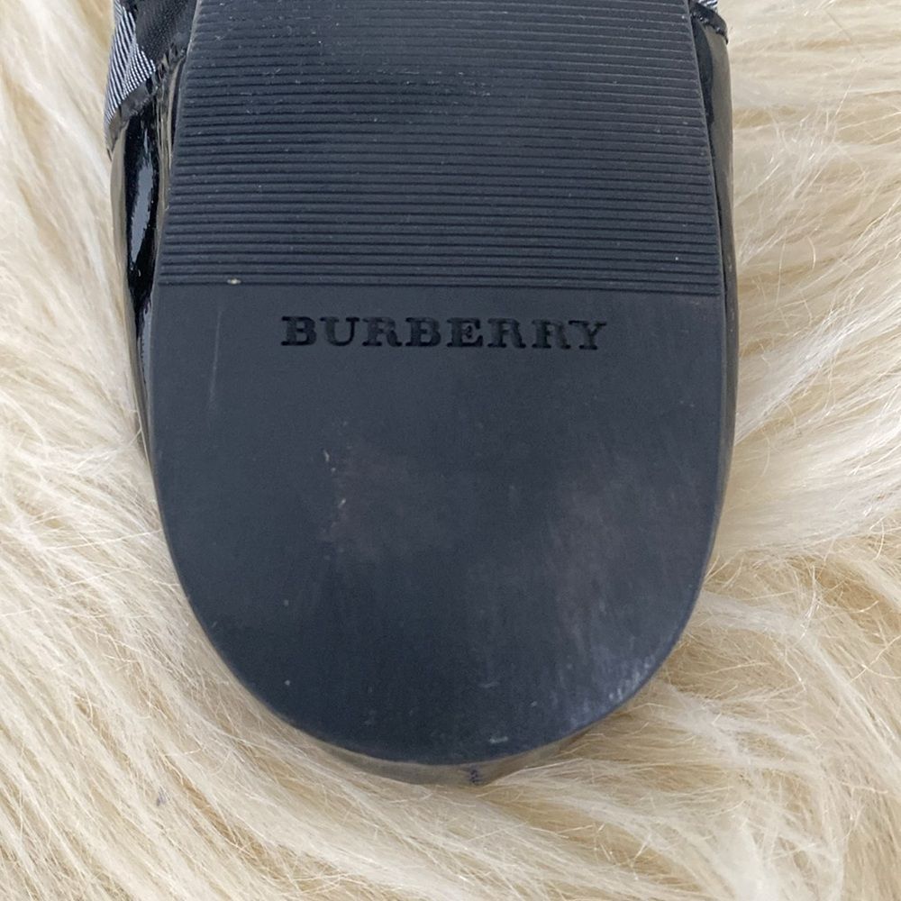 Burberry Nova Patent Leather Quilted Ballet Flat Italy Sz 7.5 Mint Condition - Picture 6 of 8